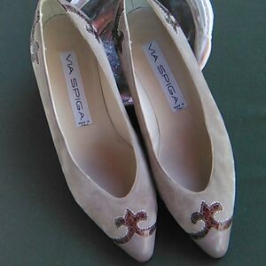 🎆🎊🎉 Host Pick 🎊🎉🎆NWOT Via Spiga Low Heels